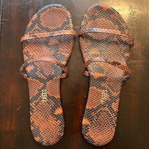 Tkees size 9 two strap brown/black snakeskin
